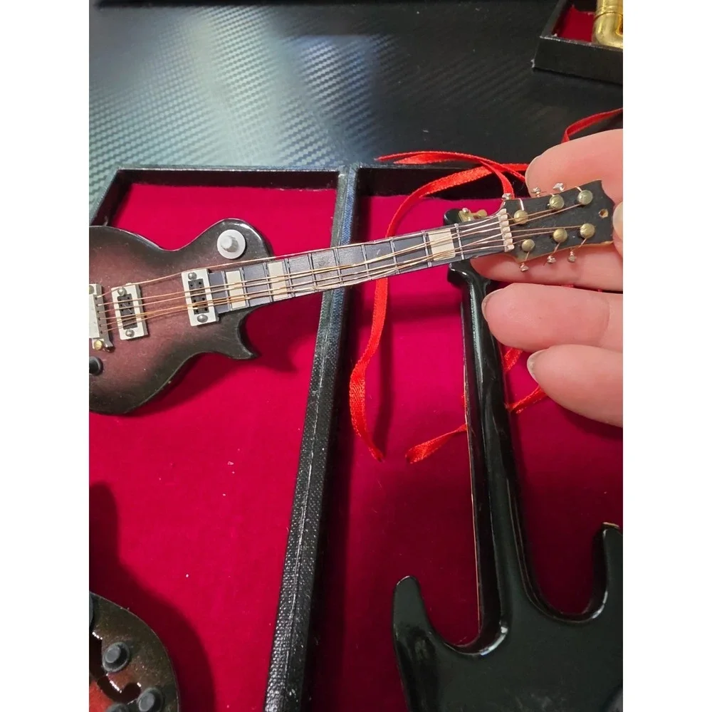**Must See**Lot Of 3 Miniature Guitars - Picture 5 of 7